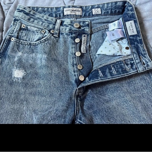 Blue Lucky Highrise 90 size 4/27 distressed button fly - Picture 3 of 6